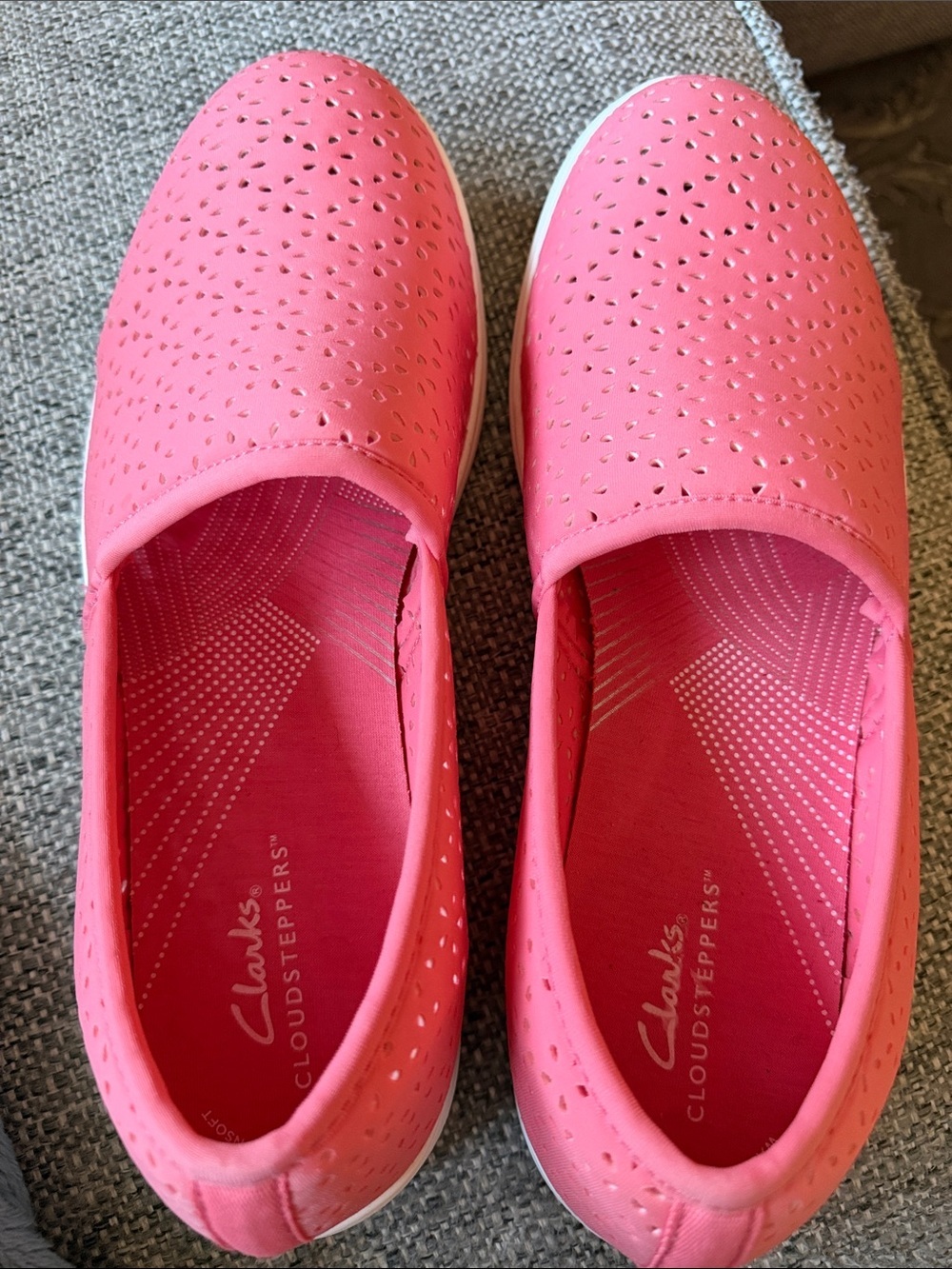 NEW Clarks Cloudsteppers Breeze Emily Slip On Loafers Pink Coral Size 10 wide